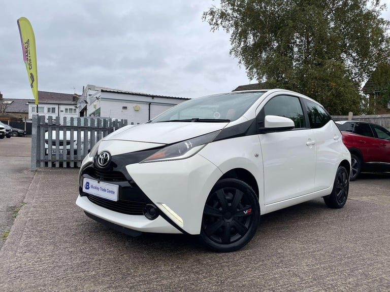 image for  Toyota AYGO 1.0 VVT-i x-play Euro 5 5dr Euro 5 Petrol Manual
