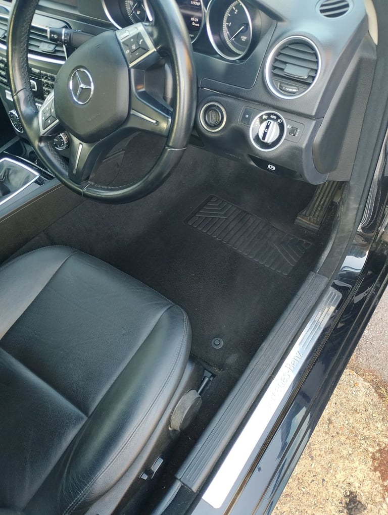 Mercedes-Benz, C CLASS, Saloon, 2012, Manual, 2143 (cc), 4 doors