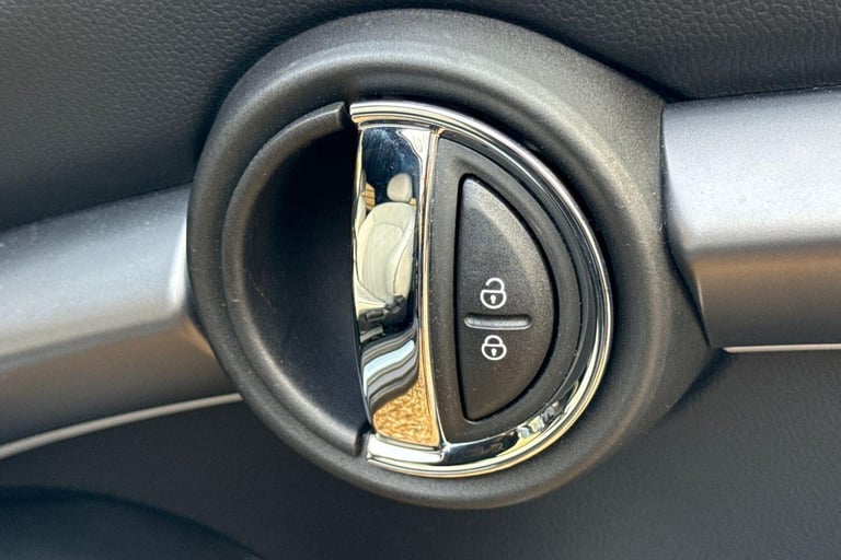 2022 MINI Hatch 1.5 Cooper Exclusive Hatchback 3dr Petrol Steptronic Euro 6 (s/s) (136 ps) HATCHB...