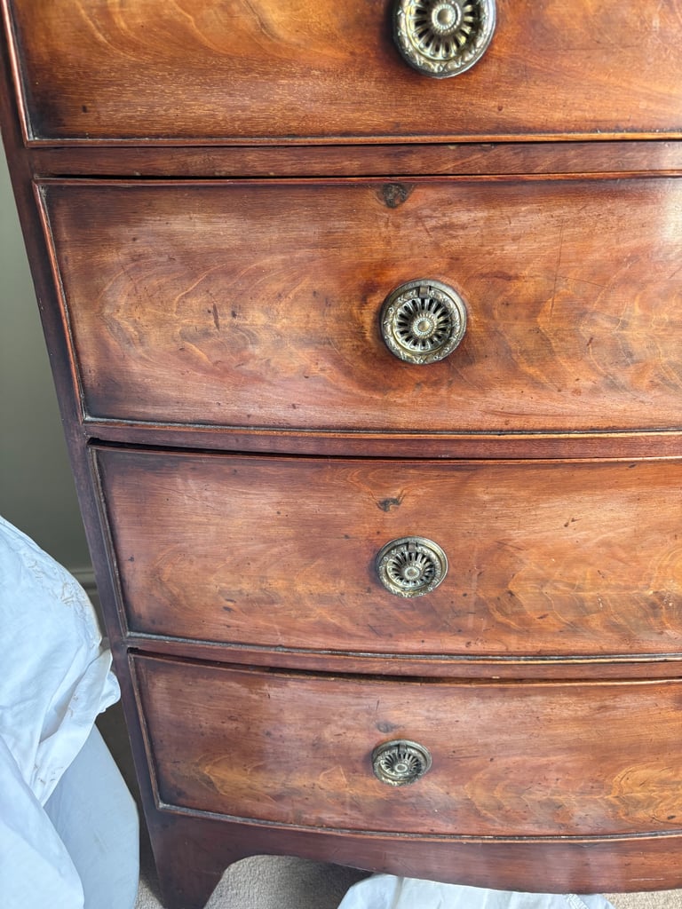 Georgian chest of drawers 