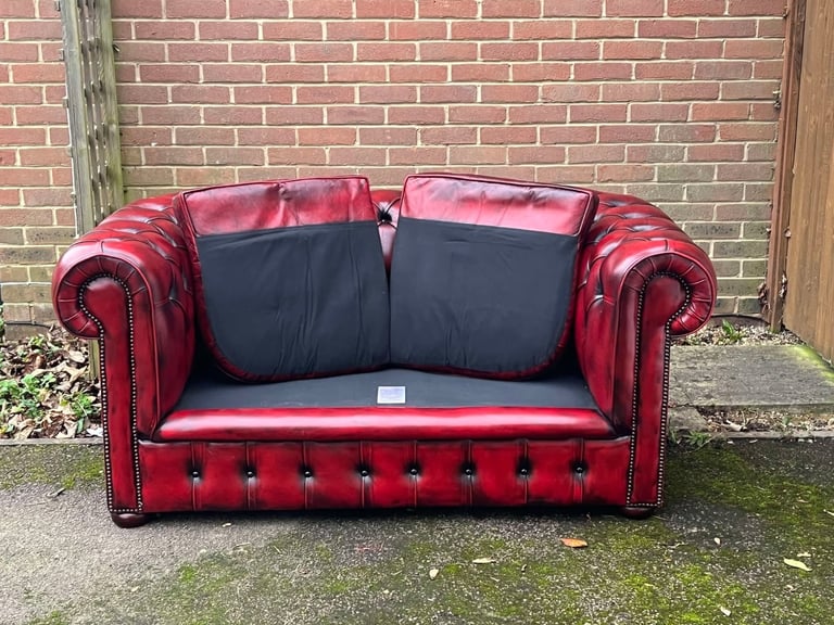 Stunning Oxblood Red Leather Chesterfield 2-Seater Club Sofa