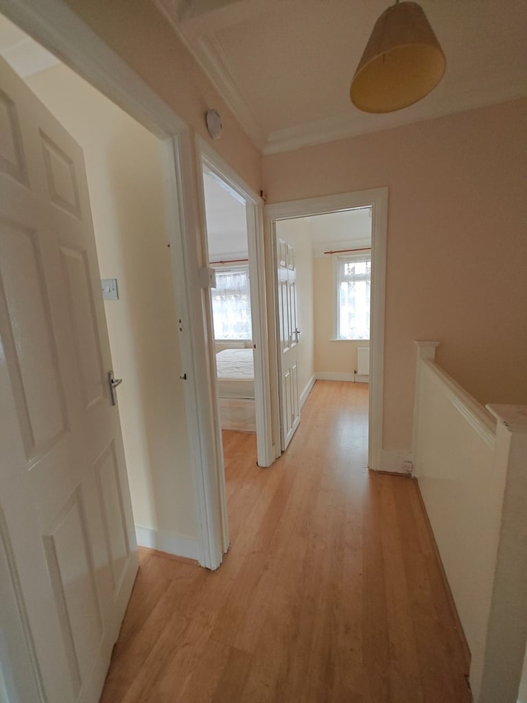 BEAUTIFUL 3 BEDROOM HOSUE TO RENT IN FELTHAM