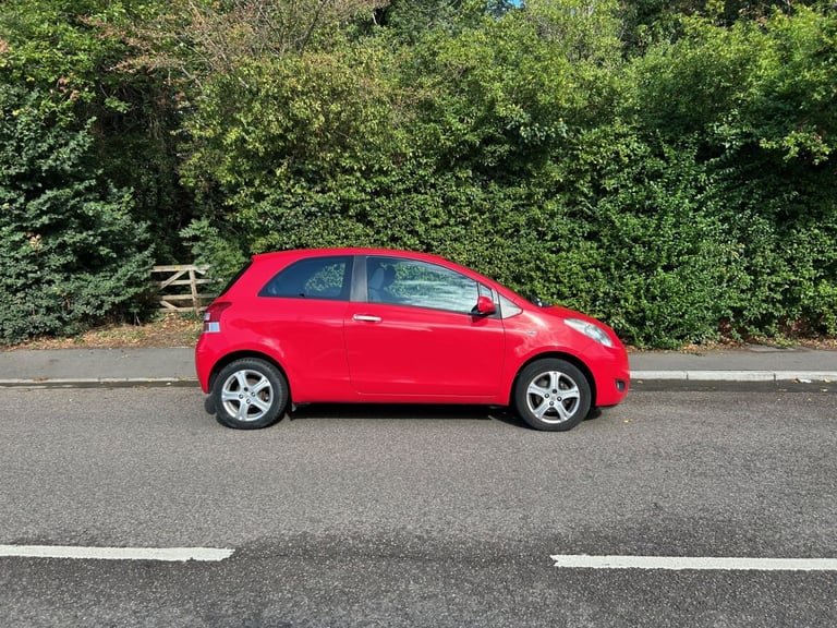 TOYOTA YARIS 1.0cc 2010 £35 A YEAR ROAD TAX !! DRIVES WITH NO FAULTS !! LONG MOT !! VGC !!