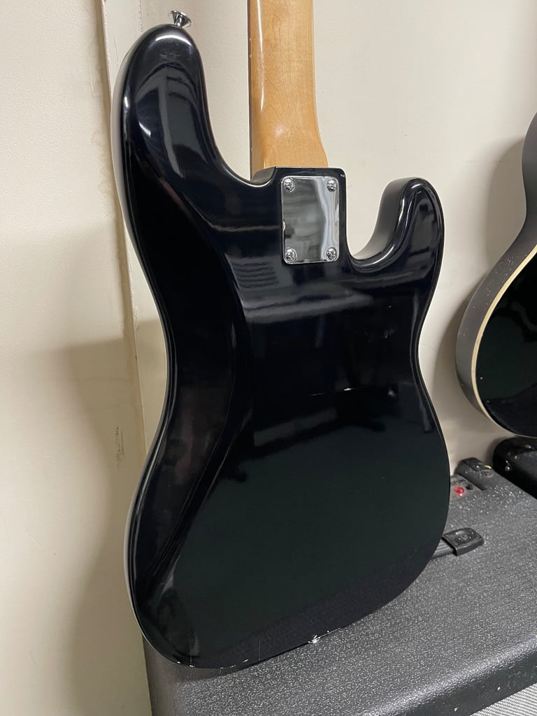 Encore Left Handed Black Bass electric guitar 4 String 4/4