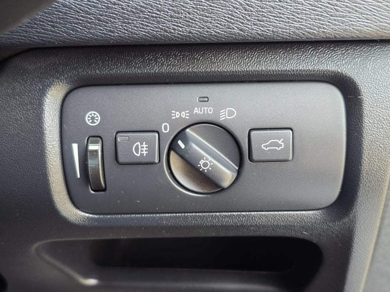 2017 Volvo V40 1.5 T3 R-Design Nav Plus Hatchback 5dr Petrol Auto Euro 6 (s/s) (152 ps) Hatchback...