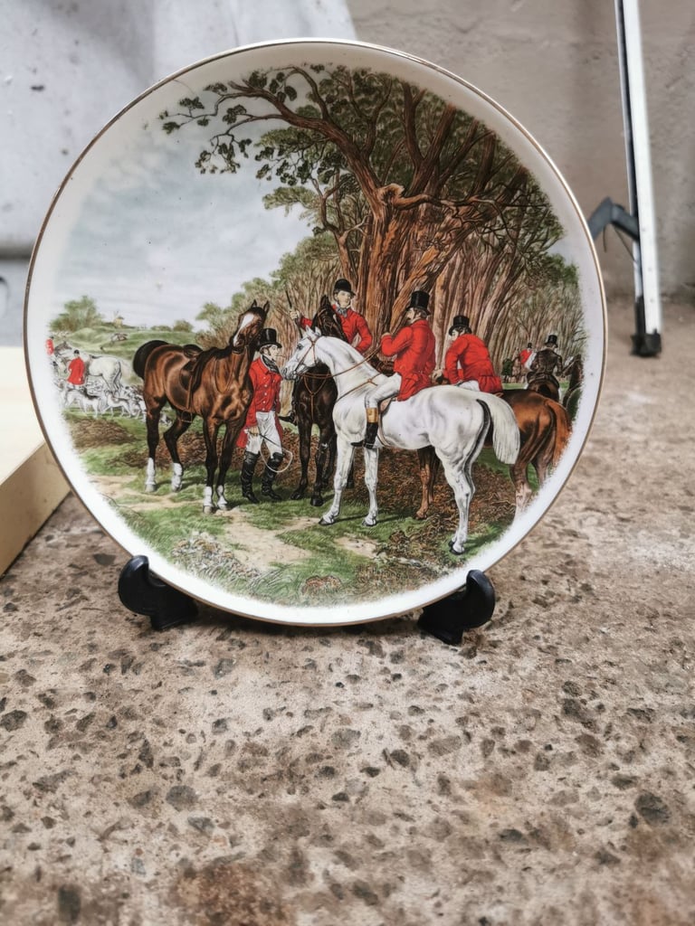 Fox hunt plate / bone China dish