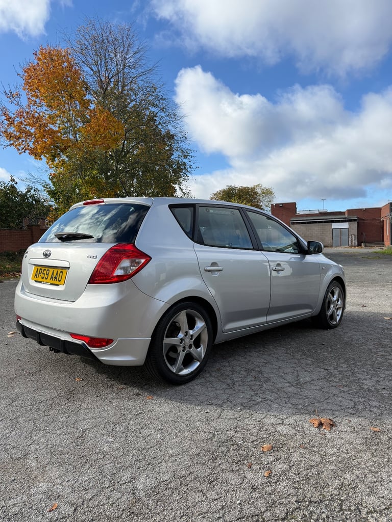 Kia, CEED 3, Hatchback, 2009, Manual, 1582 (cc),5 doors - Image 3