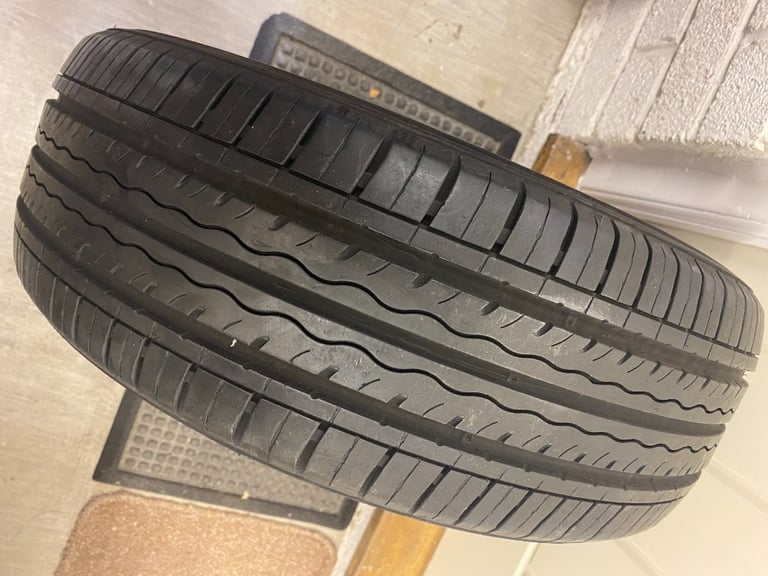 185 60 15 TYRES KUMHO SOLUS. BRANDED TYRES. Virtually as new condition. £30 each.