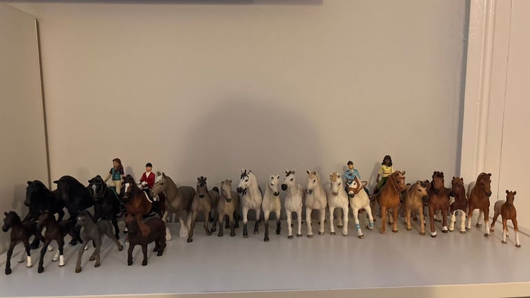 Schleich horses joblot bundle stables fencing jumps pickup trailer