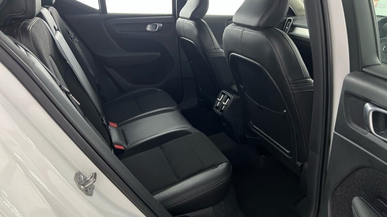 2020 Volvo XC40 T3 Momentum Automatic Estate Petrol Automatic