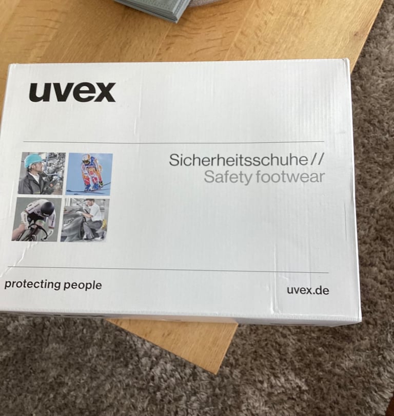 BNIB SAFETY TRAINER  SIZE 9 BLACK 