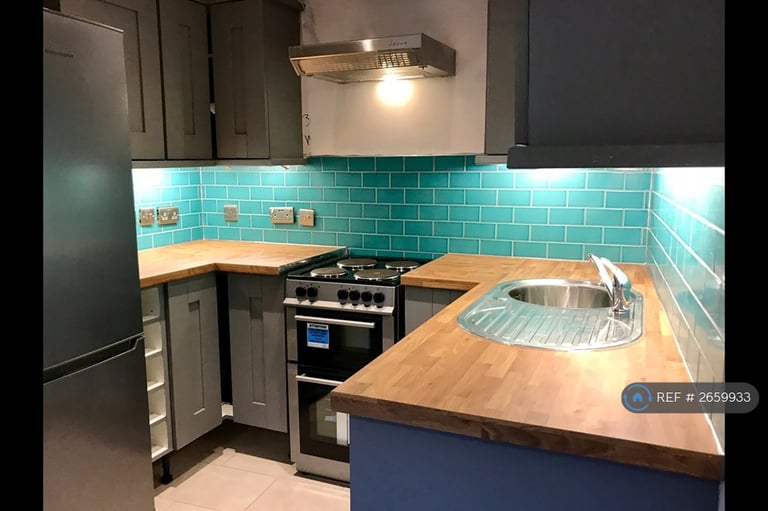 image for 2 bedroom flat in Sea Road, Boscombe, Bournemouth, BH5 (2 bed) (#2659933)