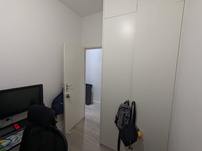 Recently refurbished first floor 3 bedroom flat above shop on High Road, Willesden NW10