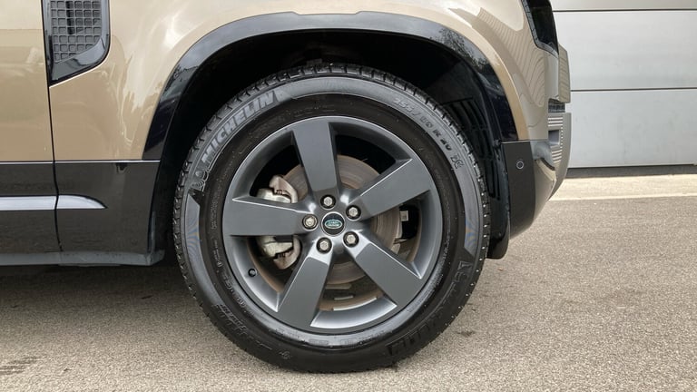 2024 Land Rover Defender 3.0 D250 X-Dynamic HSE 90 3dr Auto Diesel Estate Estate Diesel Automatic