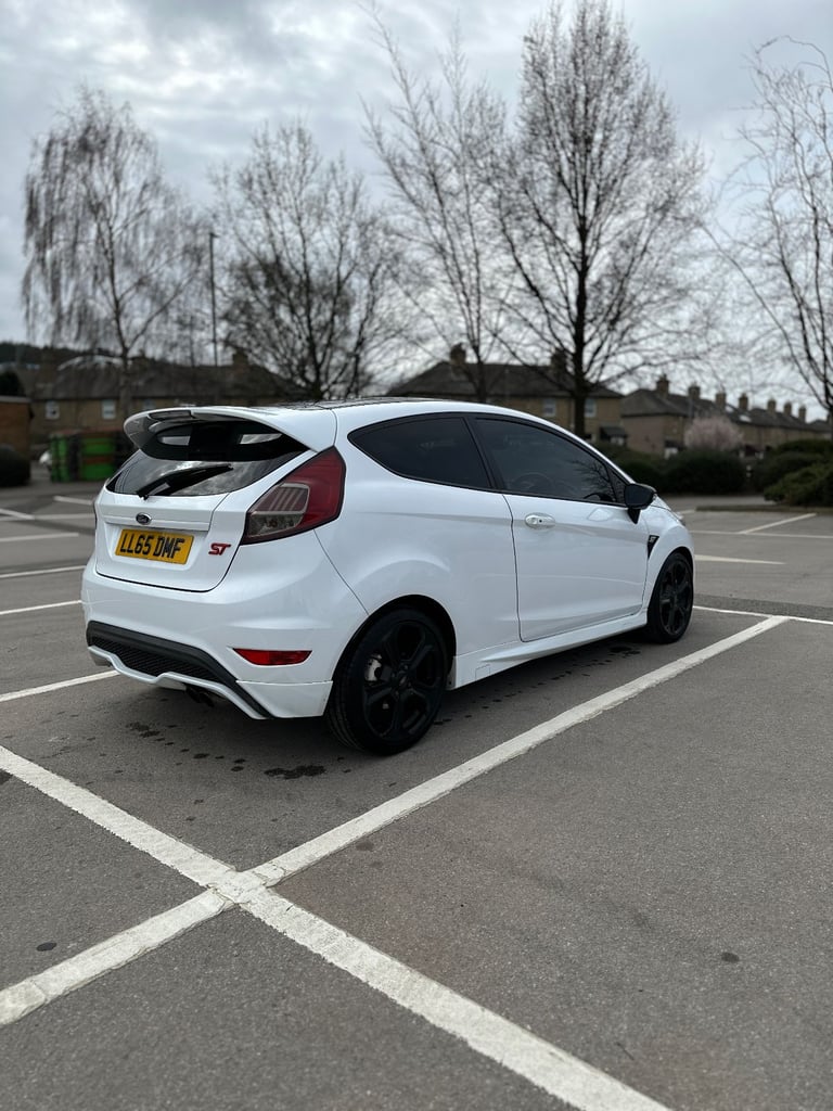 Ford Fiesta ST-3 Hatchback 2016 Manual 1.6 3 doors Heated Recaro Seats LEDs DRLs