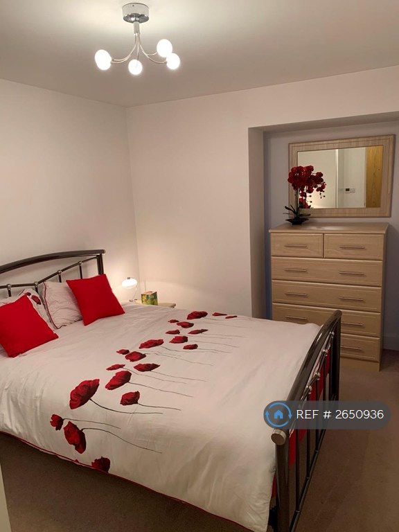2 bedroom flat in Piccadilly House, Ruislip, HA4 (2 bed) (#2650936)