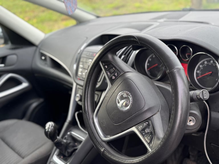 2012 Vauxhall Zafira 1.8i Exclusiv 5dr MPV Petrol Manual