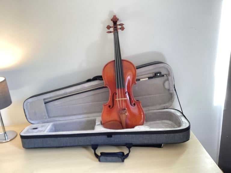 image for FULL SIZE VIOLIN OWNED BY PROFESSIONAL VIOLINIST. BEAUTIFUL TONE AND IN IMMACULATE CONDITION 