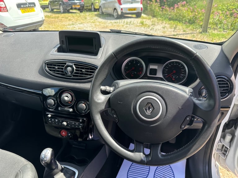 RENAULT CLIO TOM TOM DCI DIESEL £20 A YEAR ROAD TAX