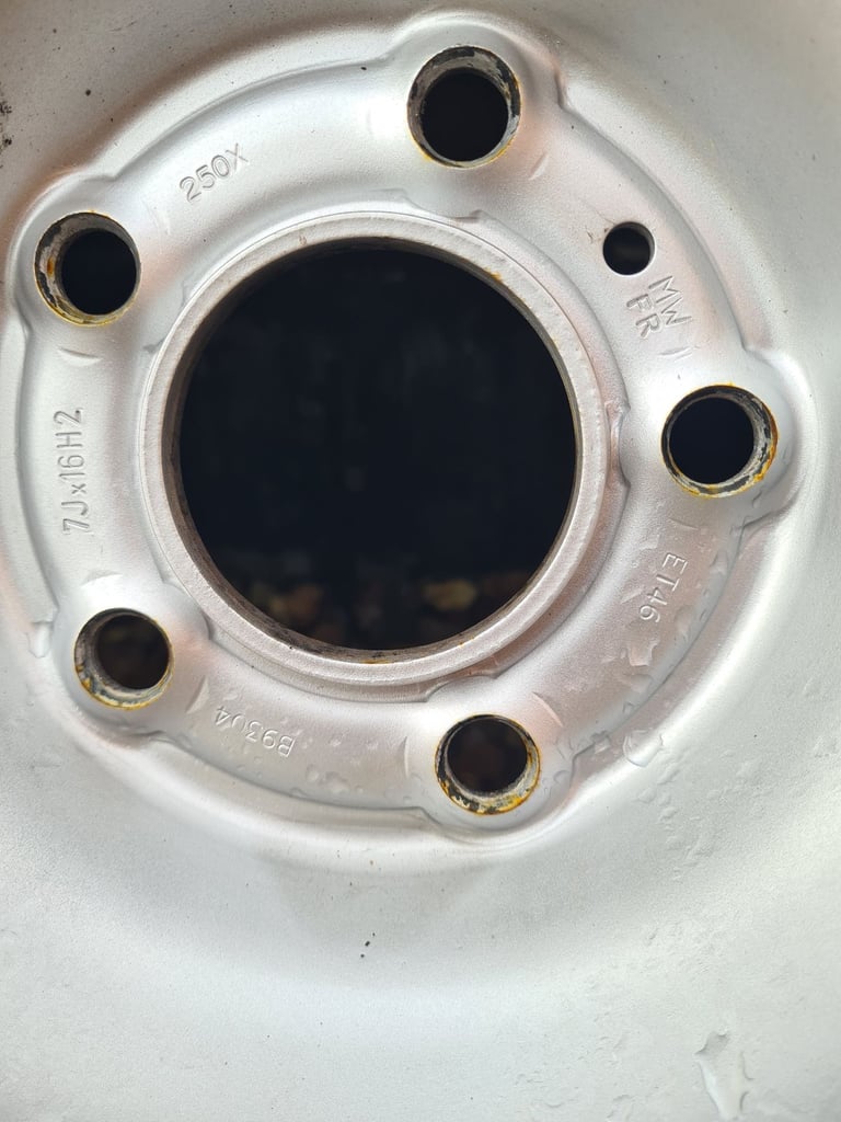 Vauxhall Vivaro wheels & tyres