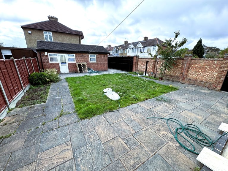 6/7 BED HOUSE ILFORD £3500 PCM
