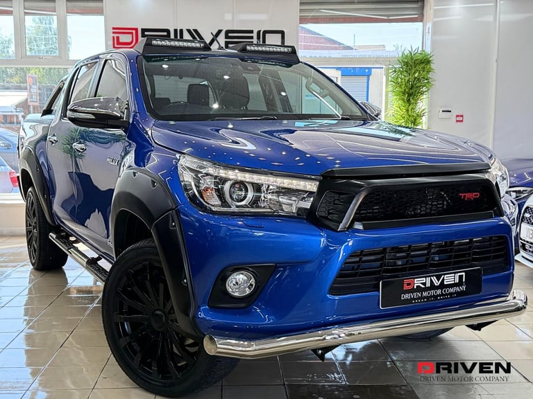 HUGE SPEC! TOYOTA HILUX INVINCIBLE 2.4 D-4D 4WD AUTO + NO VAT + FREE DELIVERY!