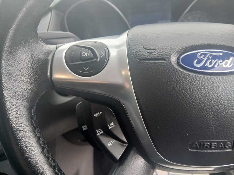 2014 Ford Focus 1.0 125 EcoBoost Titanium Navigator 5dr HATCHBACK Petrol Manual