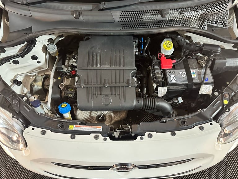 WHITE 2016 FIAT 500 LOUNGE 1.2 PETROL 3 DOOR HATCHBACK 1 PREVIOUS OWNER £20 TAX