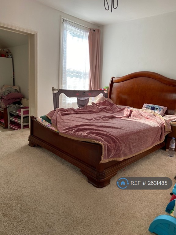 4 bedroom house in Chapel Road, Hounslow, TW3 (4 bed) (#2631485)