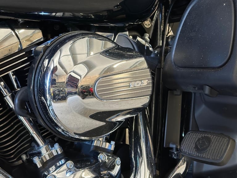 STUNNING LOW MILEAGE 2016/16 HARLEY-DAVIDSON FLHTKL ELECTRA GLIDE UL LOW