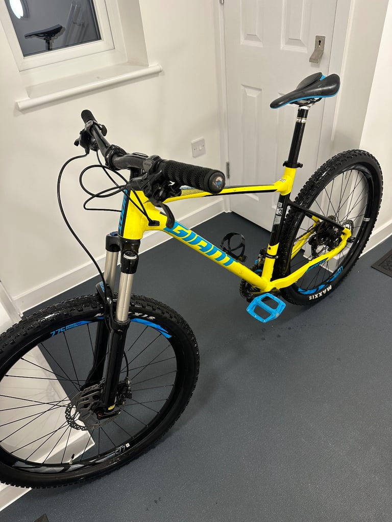 Giant fathom large frame mountain bike 