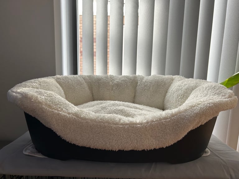 Dog Bed and 2 Liners