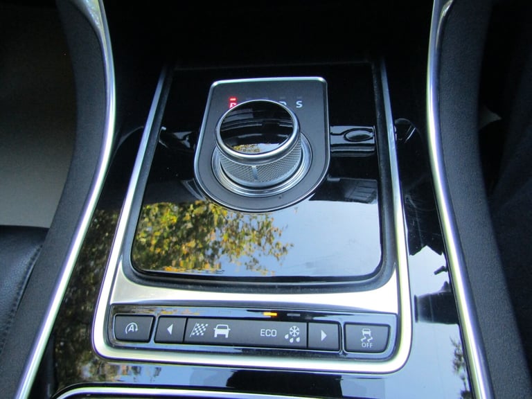  JAGUAR XE 2.0d Prestige AUTOMATIC - 1 OWNER - FSH - £35 TAX - ULEZ COMPLIANT