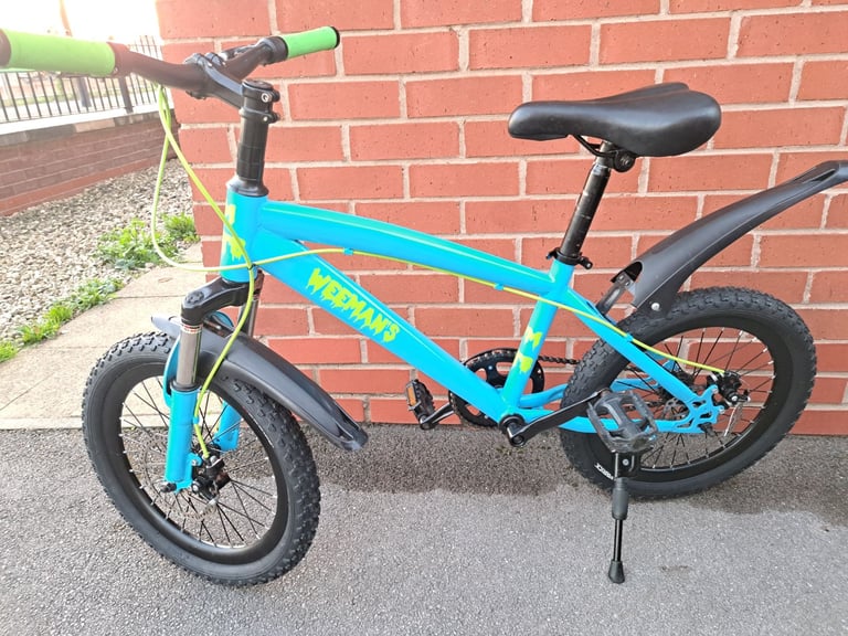 Boys Mountain bike brilliant condition ideal for birthday present or even put away for Christmas 