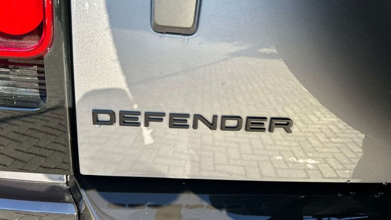 2024 Land Rover Defender 3.0 D300 X-Dynamic HSE 90 3dr Auto ESTATE DIESEL Automatic