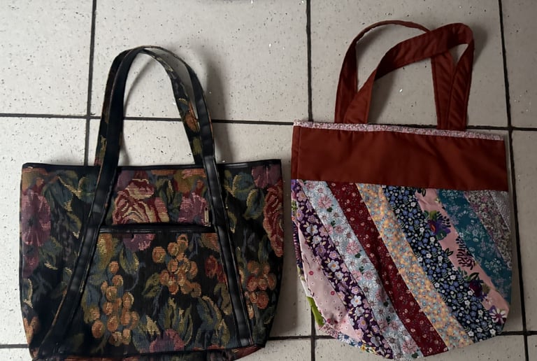 image for 2 SHOPPING BAGS, FLORAL TAPESTRY, PRETTY PATCHWORK DESIGN ONLY £6 PAIR CAN POST