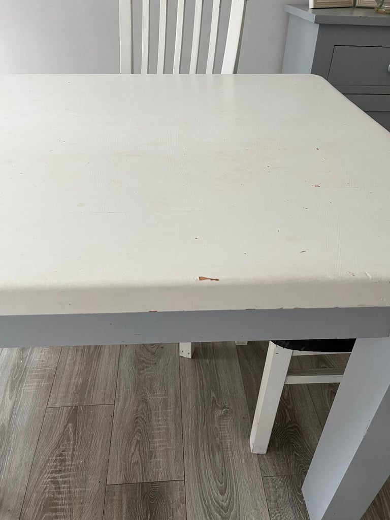 Oak dining table and 6 chairs 
