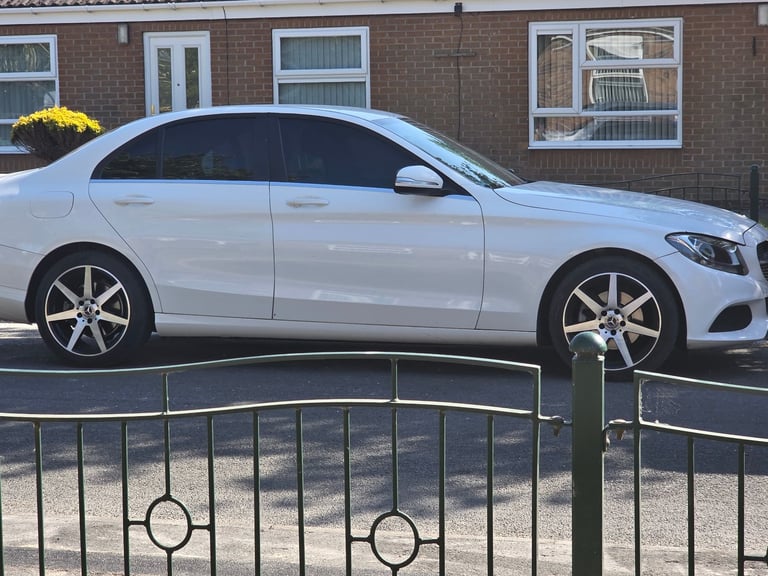 image for Mercedes-Benz, C CLASS, Saloon, 2014, Semi-Auto, 2143 (cc), 4 doors