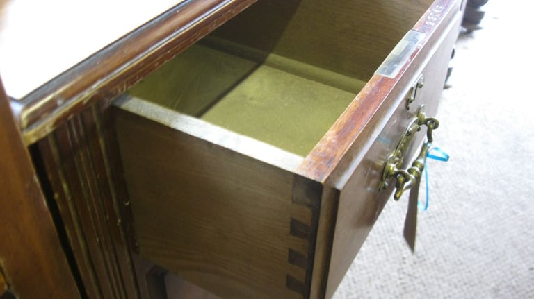 image for ANTIQUE ORNATE 4 DRAWER DESK. IN GOOD ORDER. ATTRACTIVE. VIEWING / DELIVERY AVAILABLE