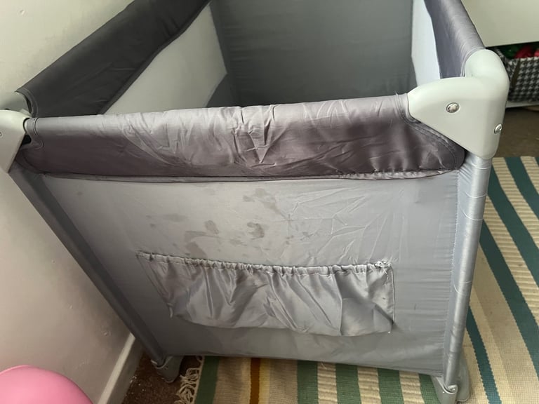 Red kite playpen and travel cot 