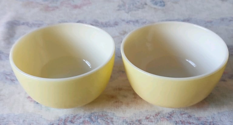 Pyrex dinner plate & 2 salad bowls 