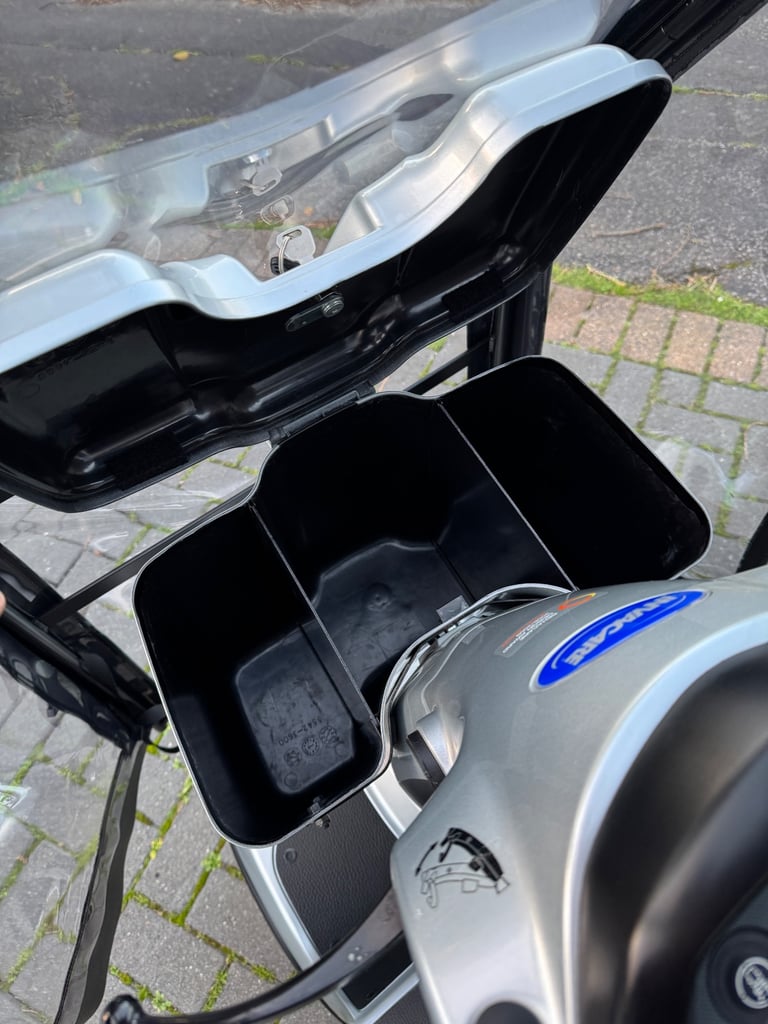 Invacare Comet 8MPH Mobility Scooter With Canopy! Excellent condition 