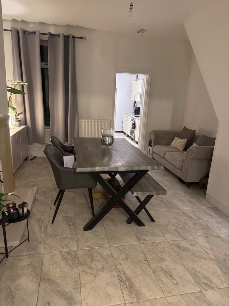 Spacious double room  available