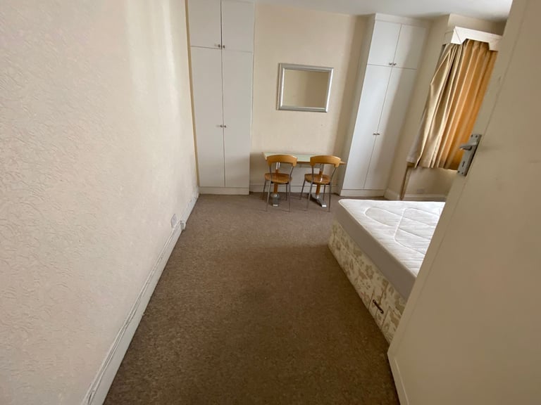 TWO DOUBLE BEDROOM GROUND FLOOR FLAT FURNISHED WITH GARDEN  NEAR KENTON STATION 