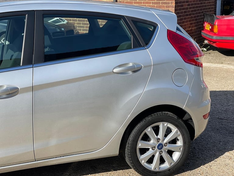 FORD FIESTA 1.4 Zetec 5dr 2011