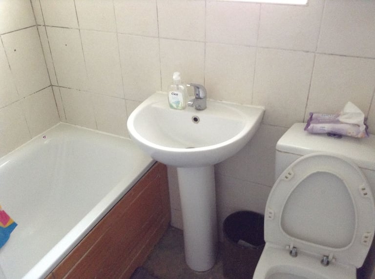 BILLS INCLUDED Double Room to Let in Abbey Wood Plumstead Area SE2