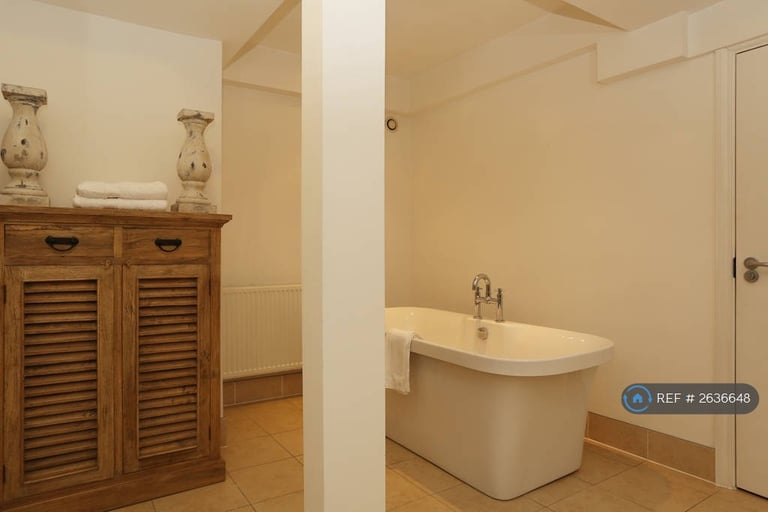 1 bedroom flat in Grove House, Bristol, BS8 (1 bed) (#2636648)
