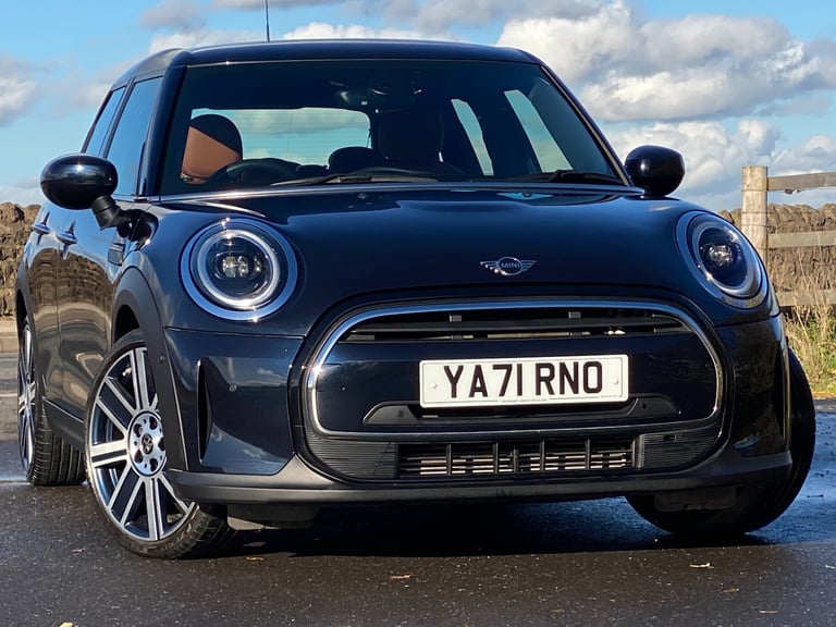 image for 2022 MINI Hatch 1.5 Cooper Exclusive 5dr - Apple CarPlay &amp; Sat Nav &amp; Heated Seats HATCHBA...