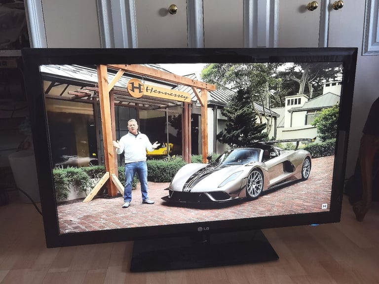 42 inch LG TV with Stand & Remote - Clean & Fully Working Zero Issues