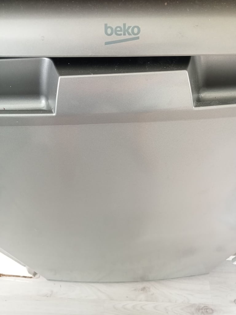 Under counter fridge 